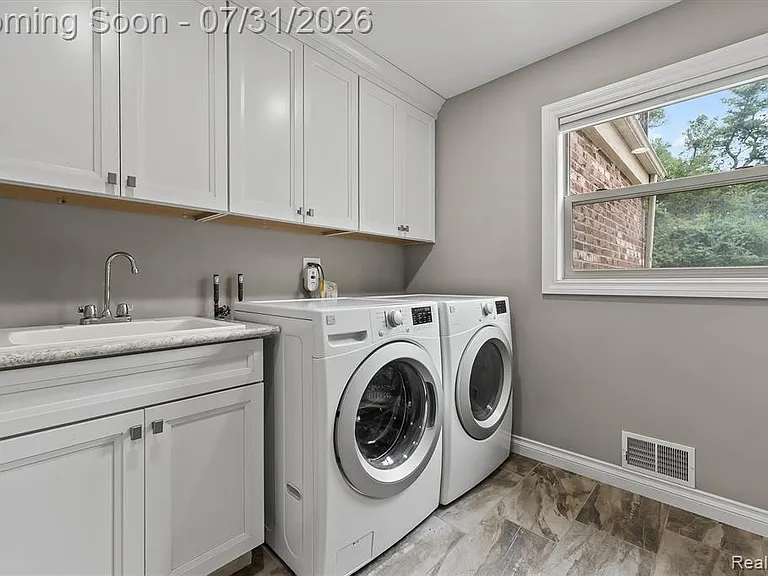1592 Lone Pine Rd — Photo 13