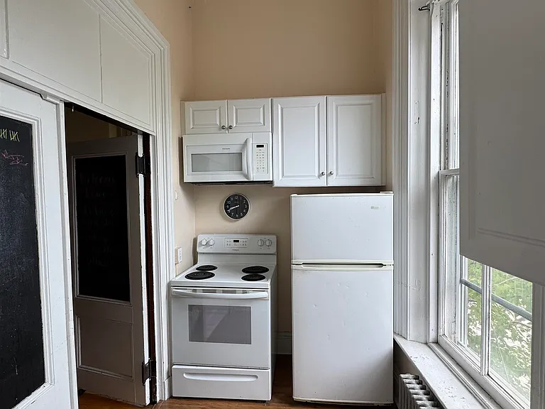 241 Middle St #1 — Photo 4