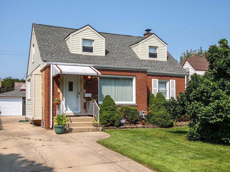 1st image of 1818 N 75th Ave