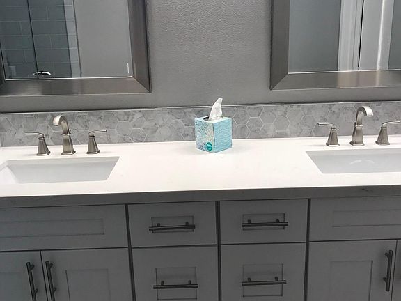 Master bathroom with Dual Vanity