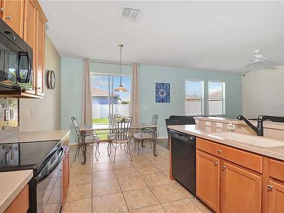 4th image of 906 Parker Den Dr