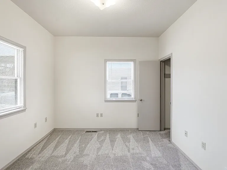 1204 W 2nd St N — Photo 7