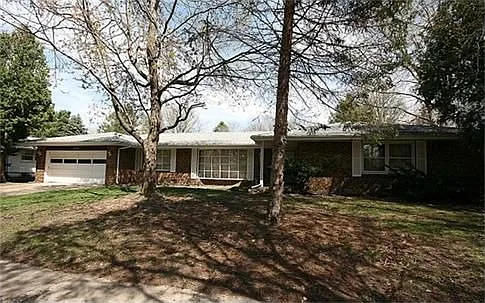 2204 Grange Cir photo 1