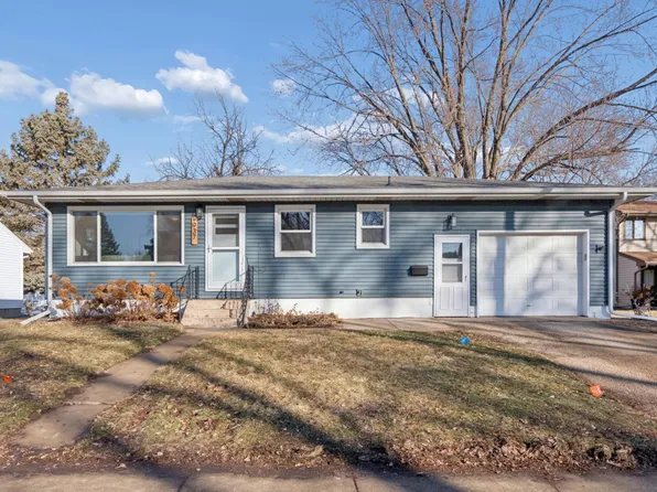 937 4th Ave E, Shakopee, MN 55379