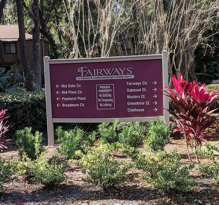1st image of 15 Fairways Cir
