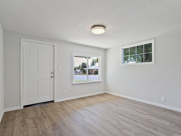 5th image of 2028 W Nora Ave