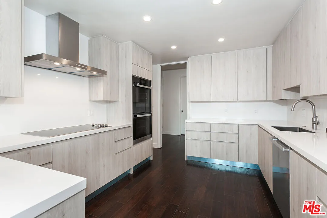 2 bed, 2.5 bath, 1800 sqft, $6,500 — Photo 2