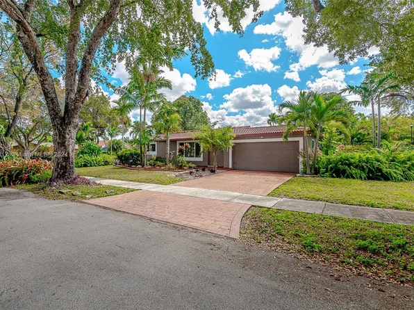 6650 Harris Ter, Miami Lakes, FL 33014