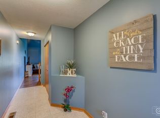 1215 Alexandria Dr, Sycamore, IL 60178