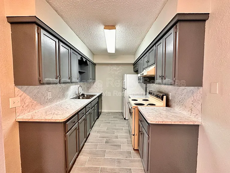 8712 Rayburn Ave — Photo 4