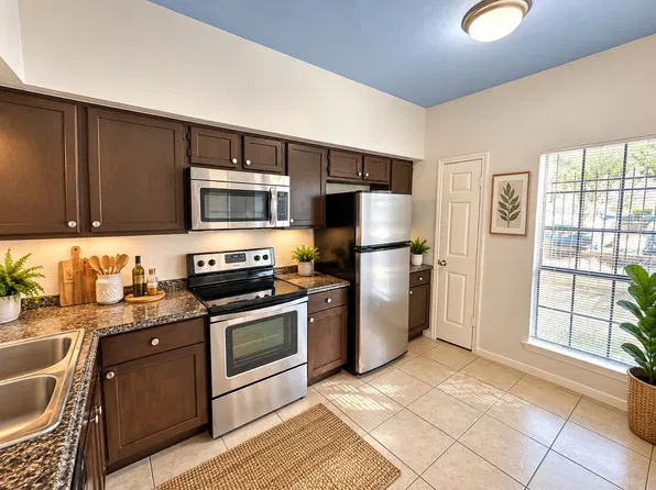 9601 Forest Ln APT 512, Dallas, TX 75243
