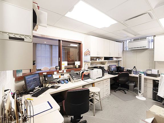 4th image of 1095 Park Ave #1B