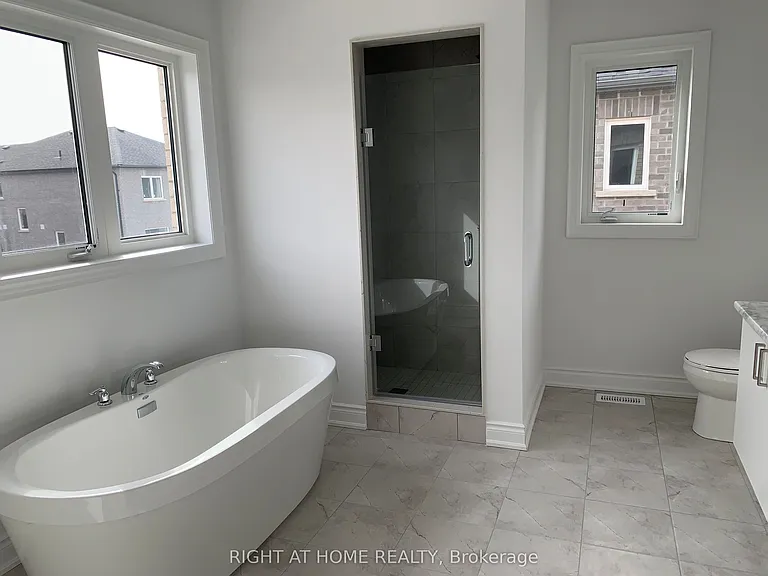 Amber Dr — Photo 15