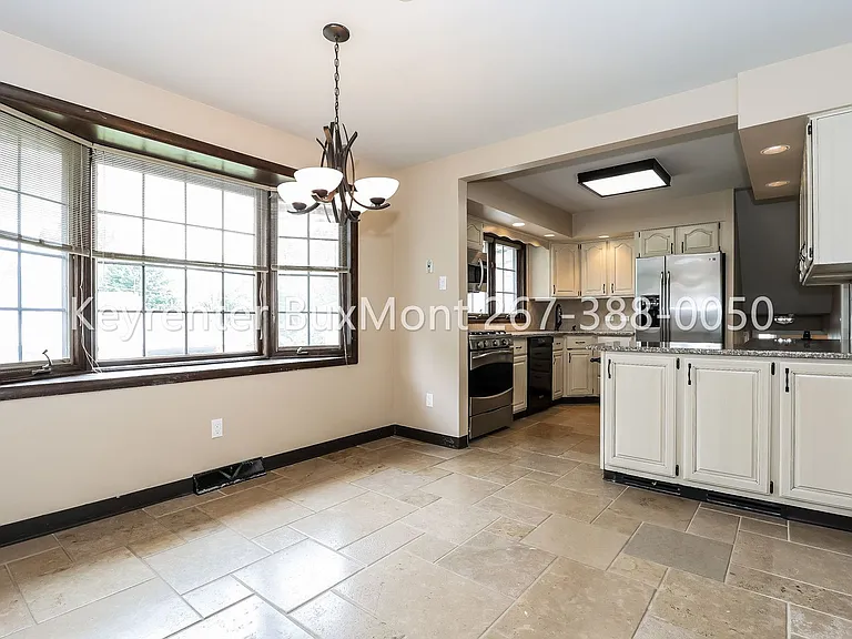 1041 Fitch Rd — Photo 2