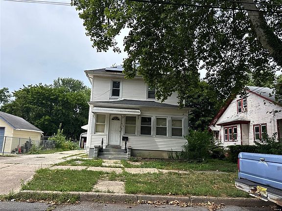2nd image of 412 W Cherry St