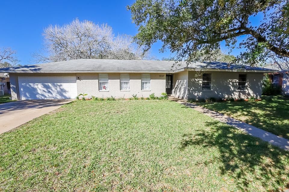1007 Newhall St, Beeville, TX 78102 MLS 112943 Zillow