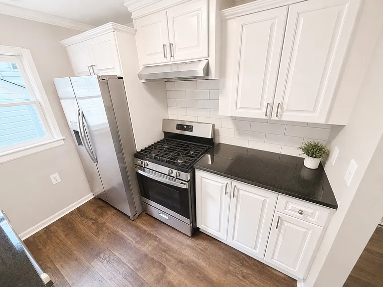 820 Berkeley Ave NW #A — Photo 2