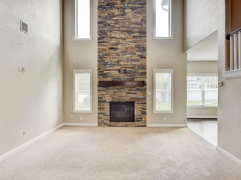 813 Evelyn Way — Photo 12