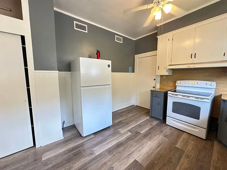 457 Dalzell St — Photo 13