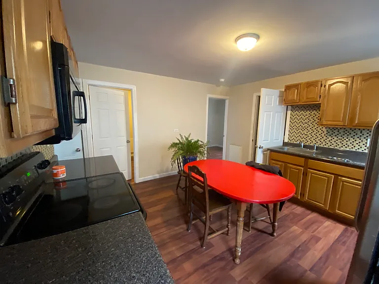 42 Maple St #1 — Photo 2