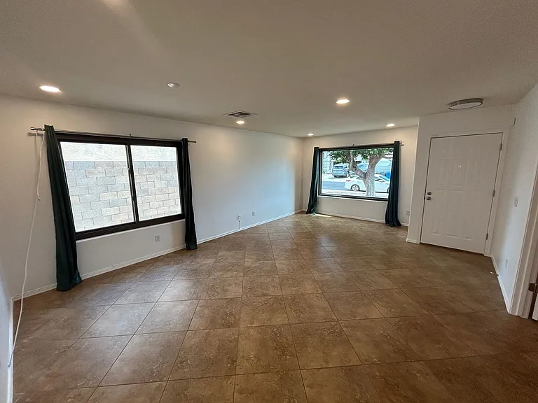 3126 W Zachary Dr — Photo 7