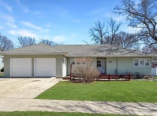 841 Redwood Dr, Fairmont, MN 56031
