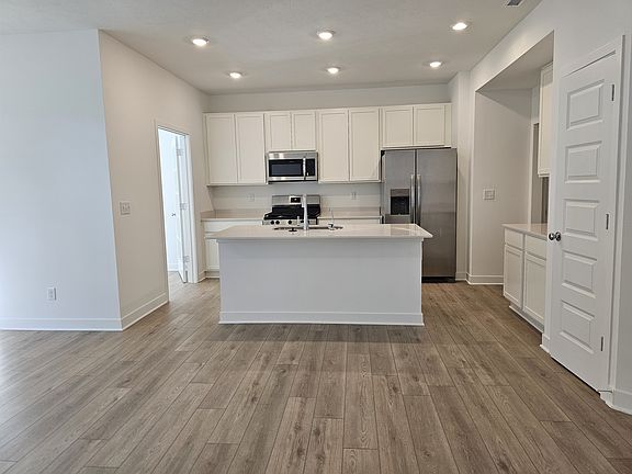 4th image of 6589 Halsey St