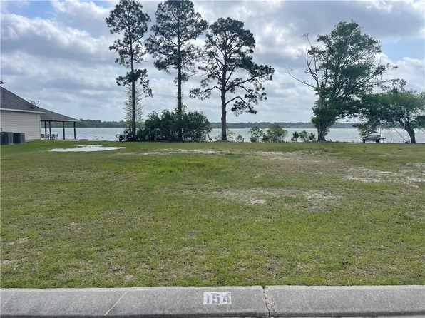 712 Northlake Dr, Covington, LA 70435