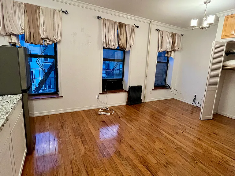 1077 Dean St #2R — Photo 11
