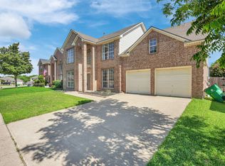 3925 Wisteria Ln, Haltom City, TX 76137