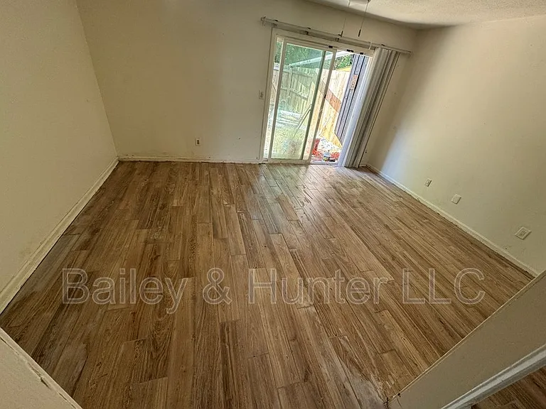 6012 Regent Mnr — Photo 4