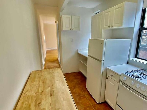 4th image of 27 E 63rd St APT 4C