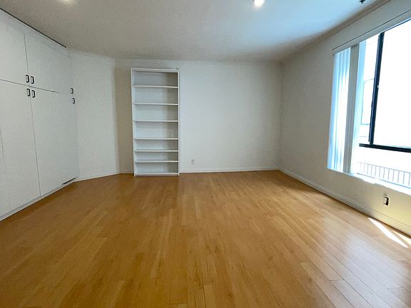 4th image of 900 S Bedford St APT 103