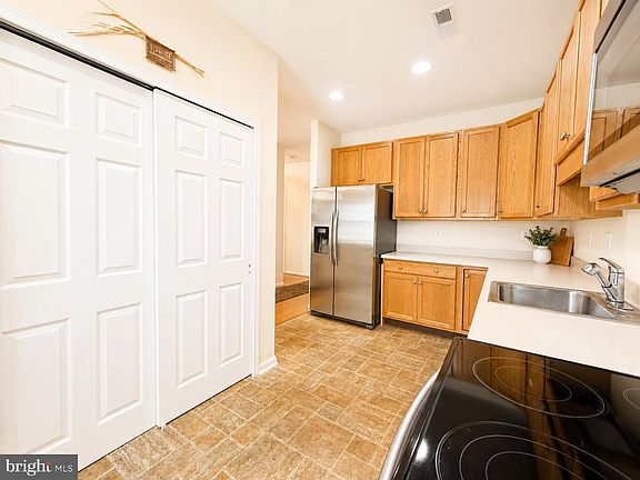 5th image of 1648 Parkview Ct