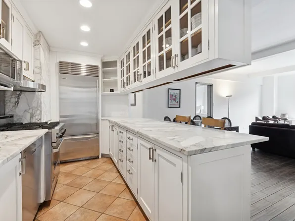 12 West 72nd Street image 3 of 6