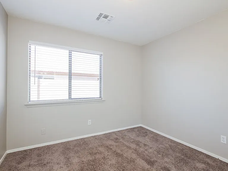 4503 N 88th Ave — Photo 12