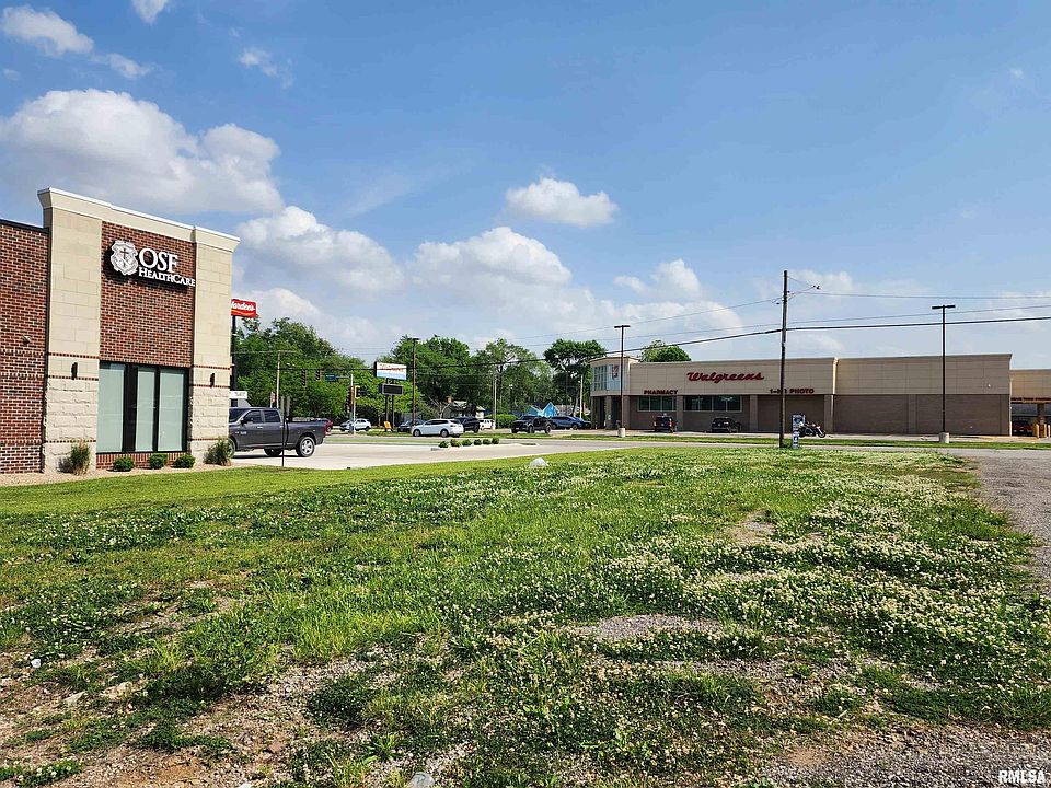 2nd image of 610 Woodlawn Rd