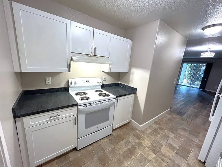 15728 SE Stark St — Photo 7