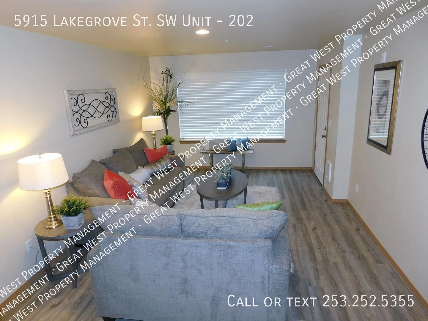 Luxury 2 Bed/ 2 Bath at The Town View Apartments - Gated Community! — Photo 4