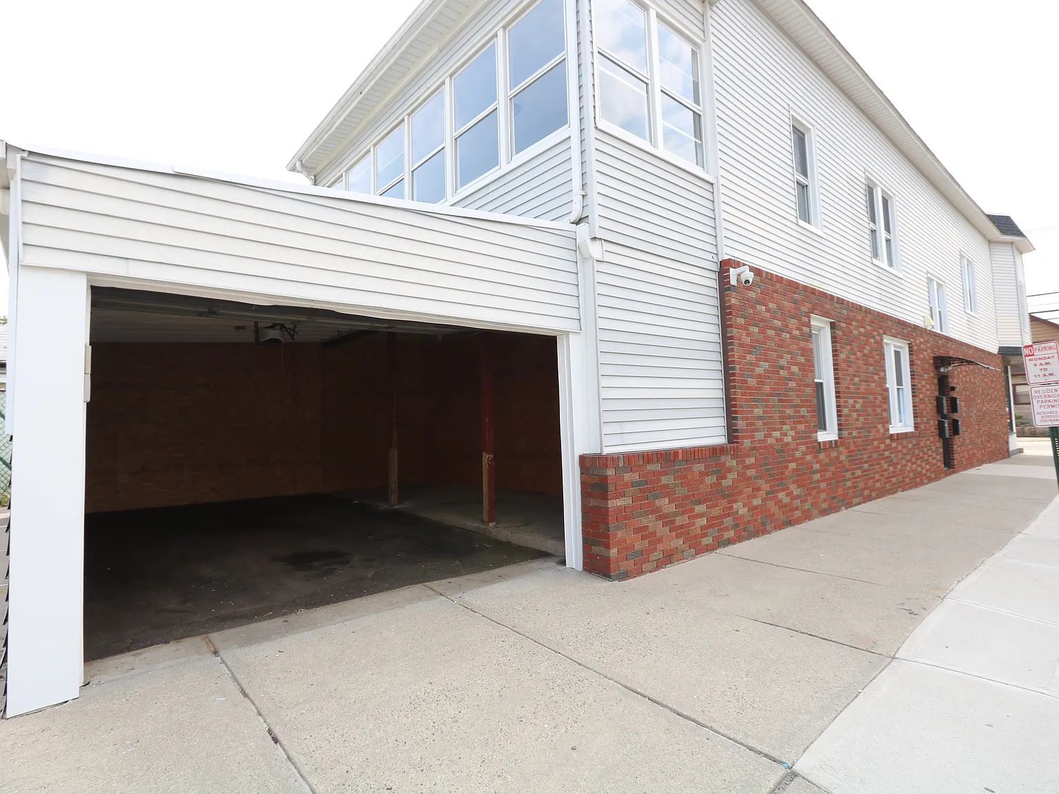 59 Locust Ave — Photo 2