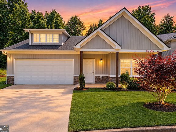 2nd image of 785 Dawn Pl