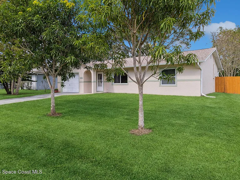919 Quail St SE — Photo 21