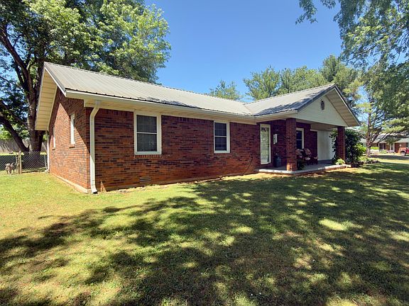 4th image of 202 Willa Dr