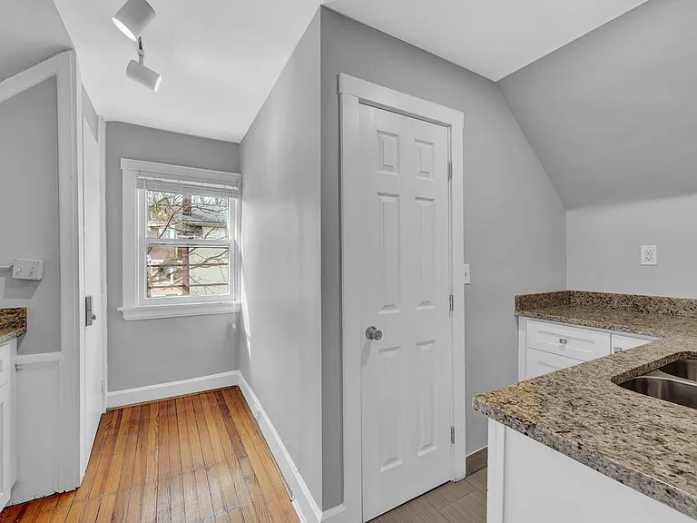 3565 Pape Ave #3 — Photo 11