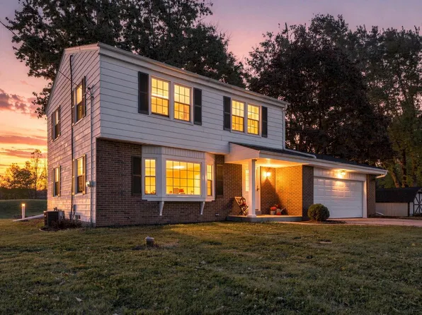 2684 Country Aire DRIVE, Cedarburg, WI 53012