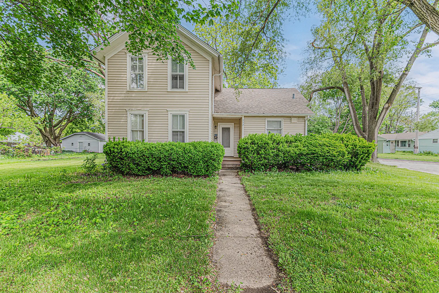 552 Walnut Ave photo 1
