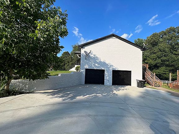 2 car garage & huge driveway