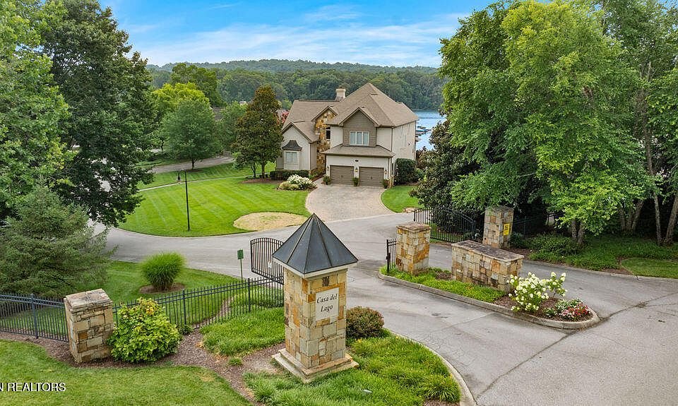 1st image of 210 Casa Del Lago Way