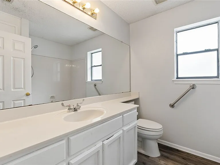 2210 Dorsey St — Photo 17