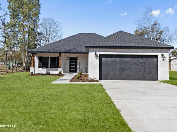 1703 Ladnier Rd, Gautier, MS 39553